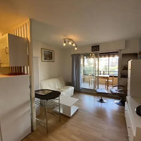 Studio Cabine A 200m De La Plage Avec Piscine, Tennis Et Parking Prive - Fr-1-413-203 *